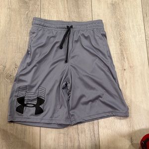 Under Armor Boys Youth Medium Shorts